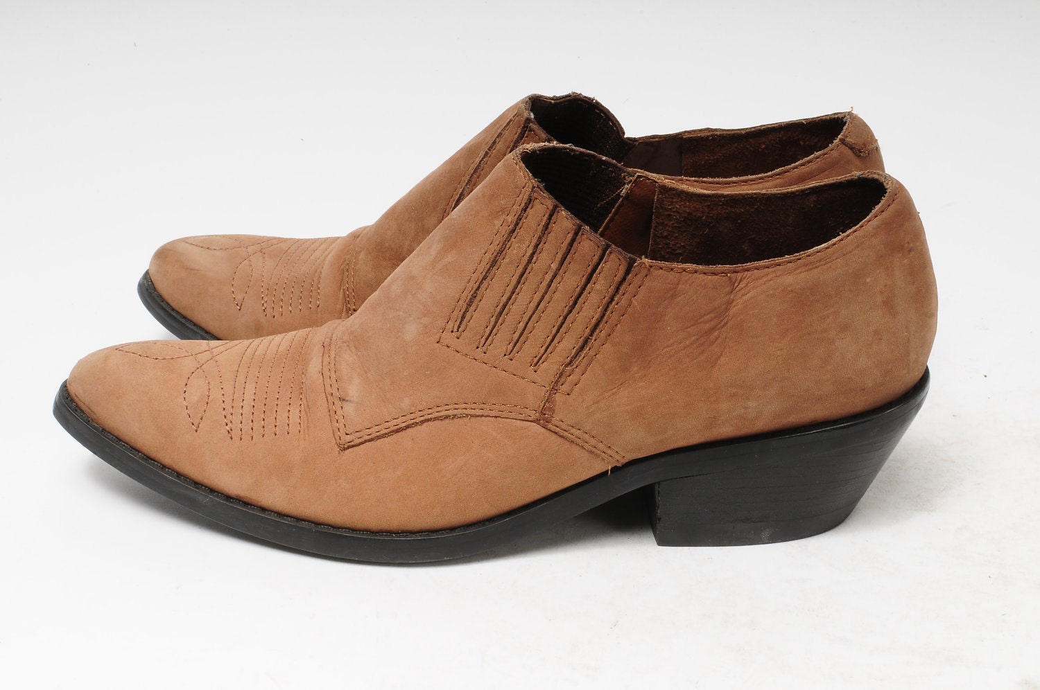 CLICKS Size: 7 western booties