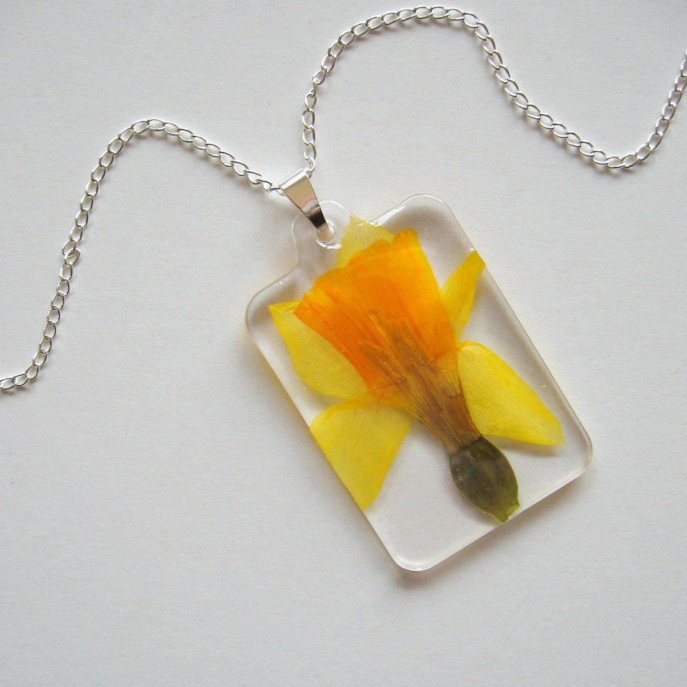Spring Daffodil - Real Flower Garden Necklace