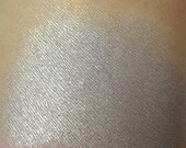 Dove Grey - Silvery Grey Natural Mineral Pigment Eyeshadow