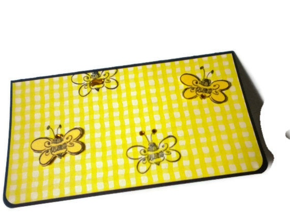 Bumble Bee Checkbook Cover