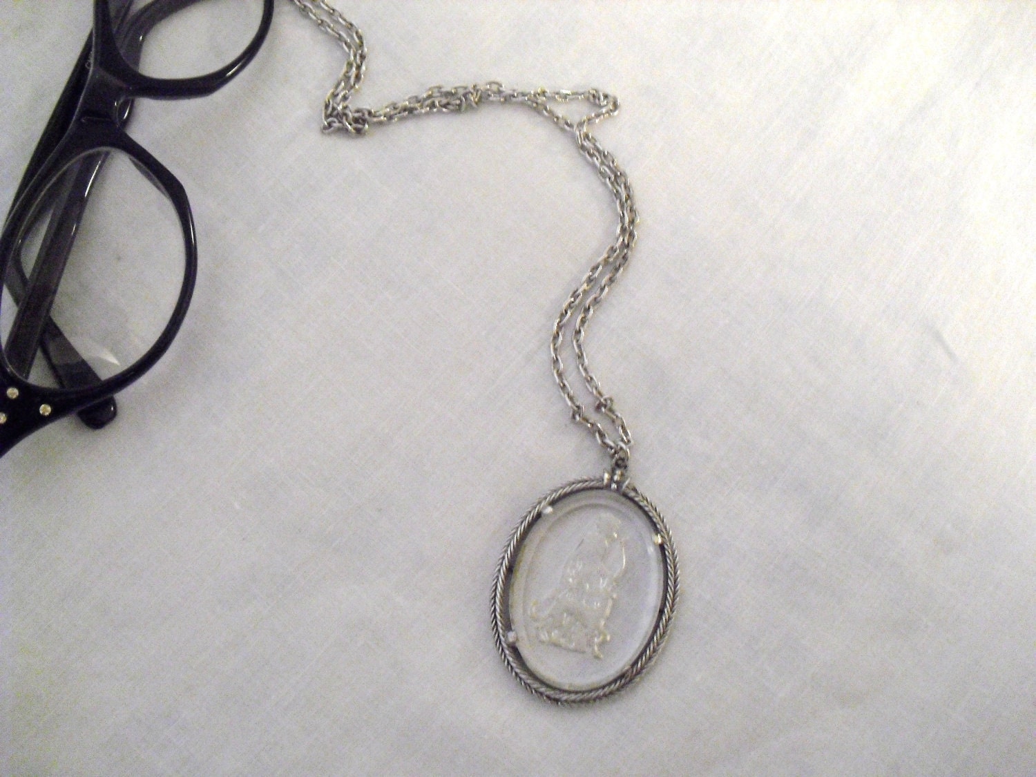 Vintage Avon Cameo Pendant Necklace