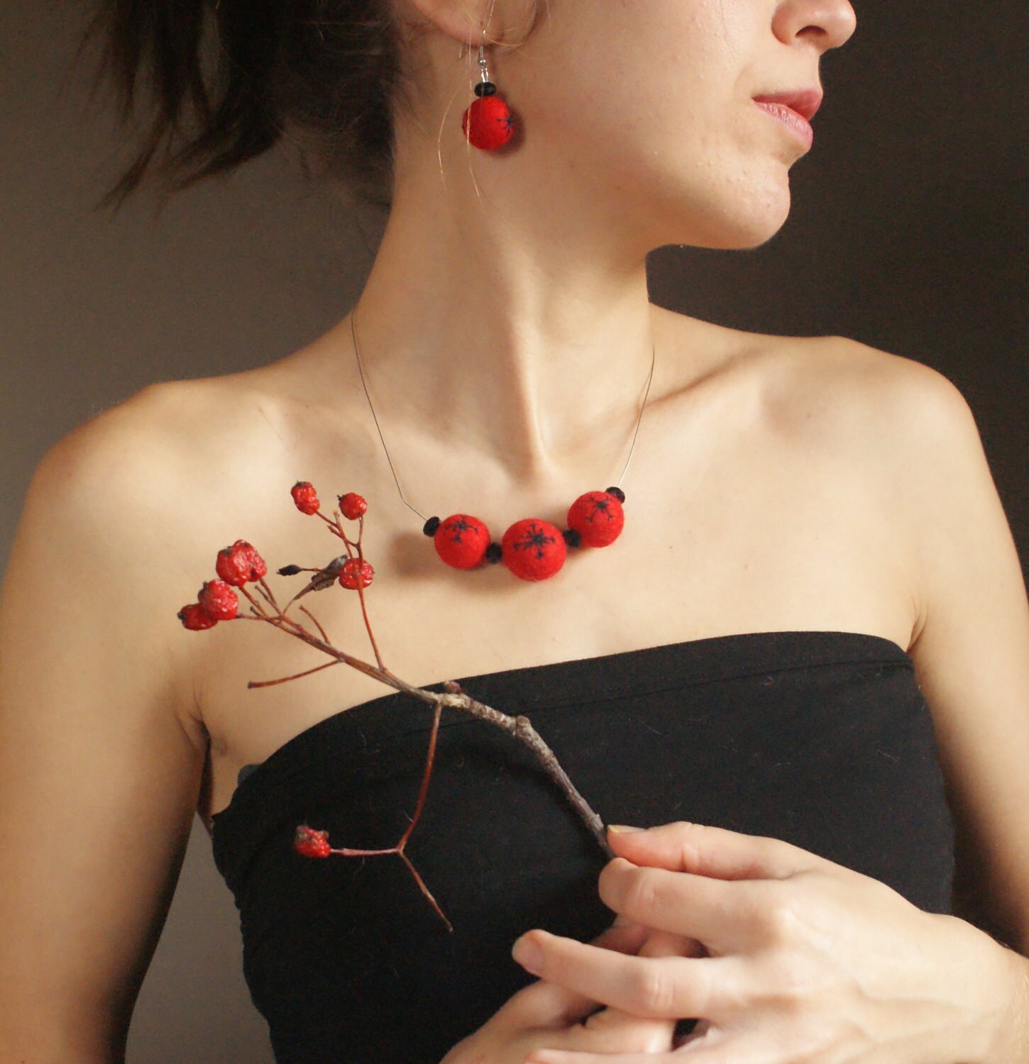 Elegant and simple felted set for your Christmas in scarlet red and black - KoloBolo