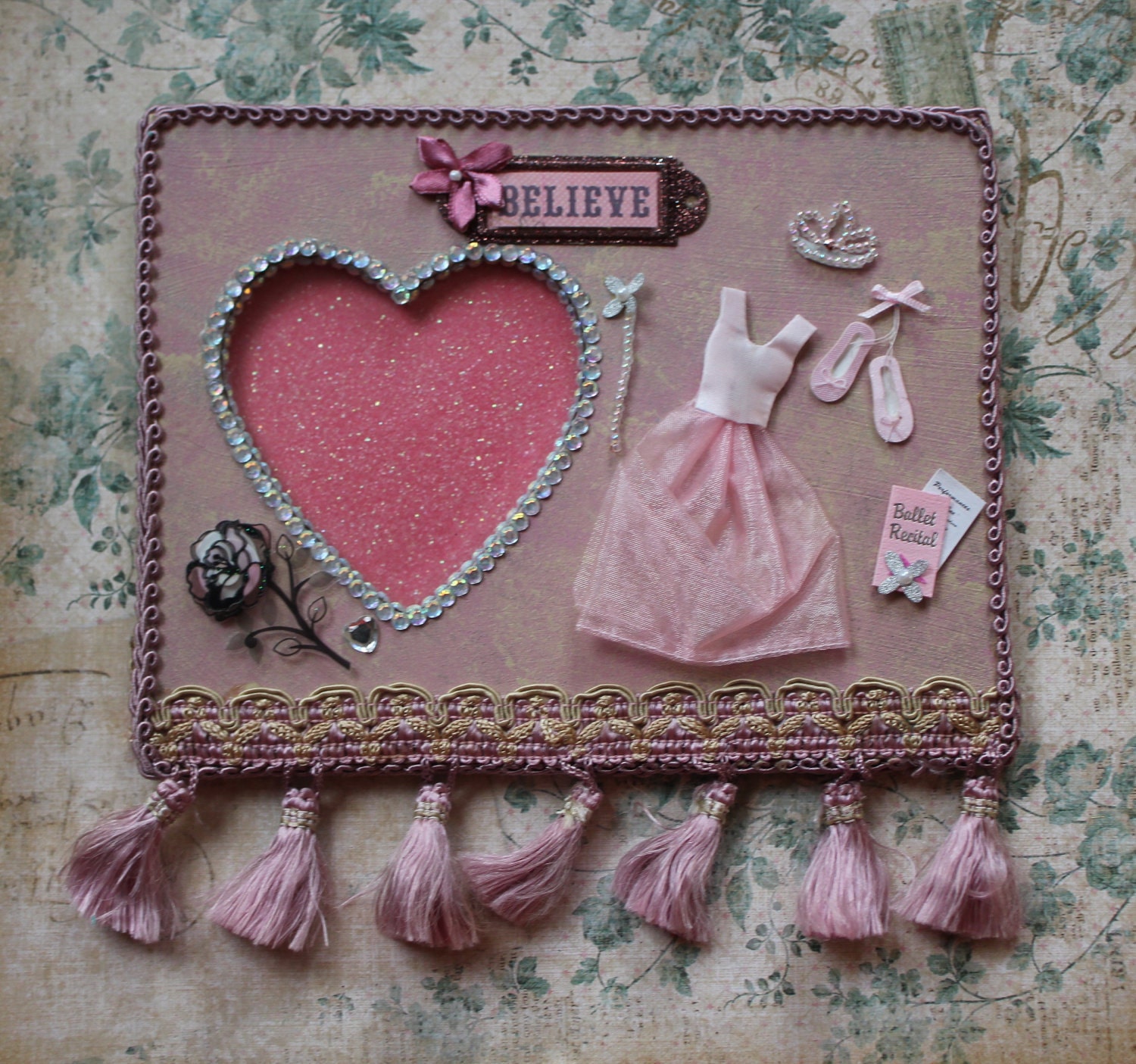 Picture frame, heart frame, wood frame, photo frame, baby frame, decorative frame, dancer frame, pink frame