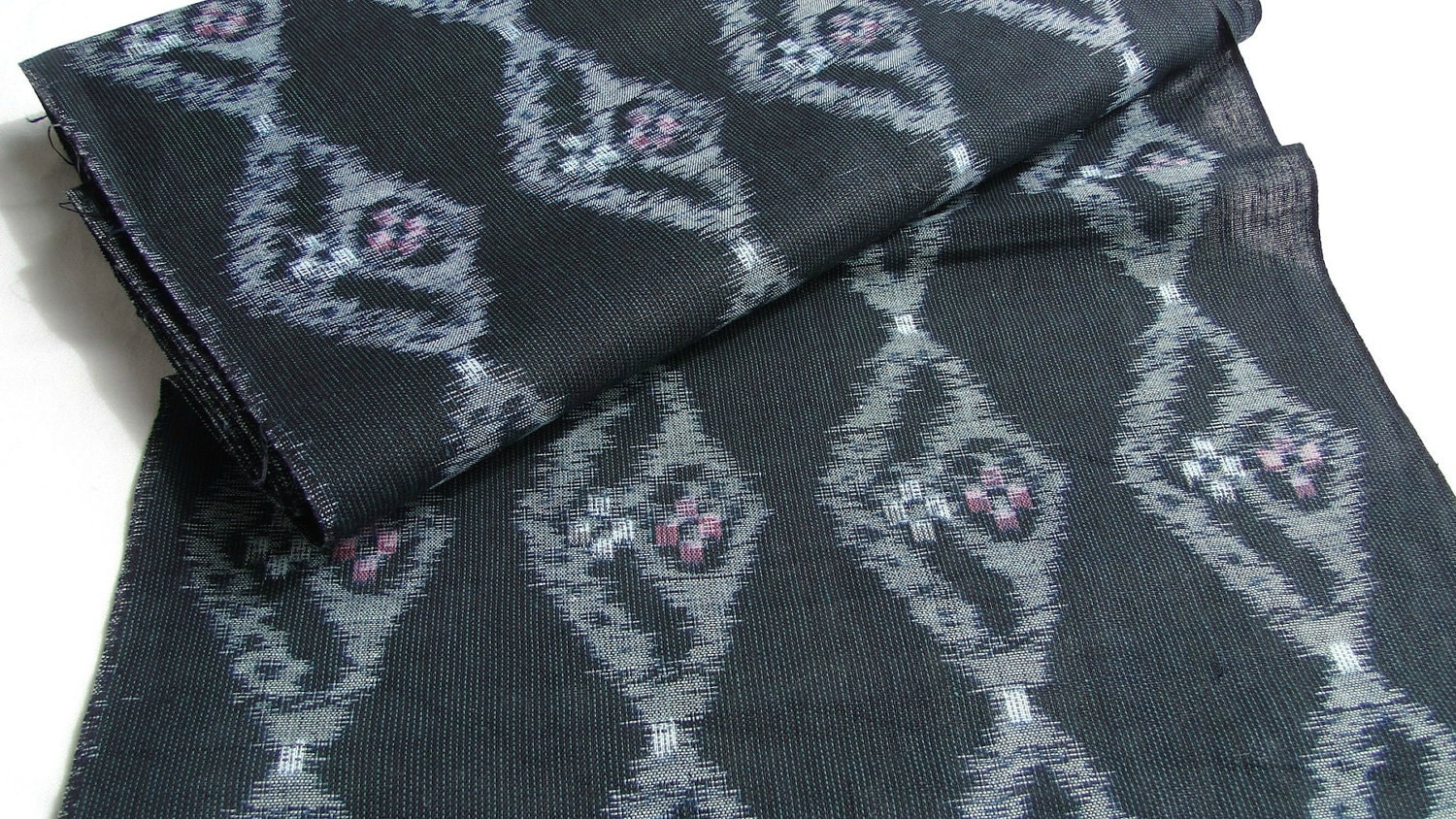 IKAT Indigo Kasuri Cotton, Japanese. Diamonds with Pink Detail. (CF032)