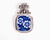 Liberty Blue Colonial Scenes Broken China Jewelry Sterling Pendant - vbellejewelry