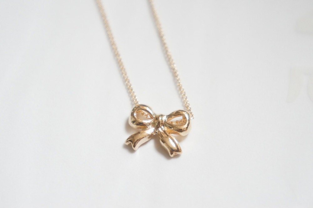 Lovely Little Bow Necklace Gold Tone
