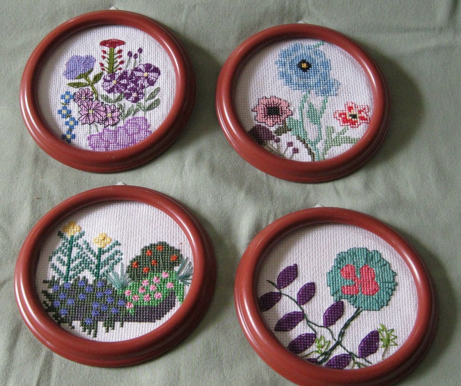Handmade Cross Stitch Plastic Hoop Frame Wall Hanging Picture Set Of 4 "Backyard Beauty"