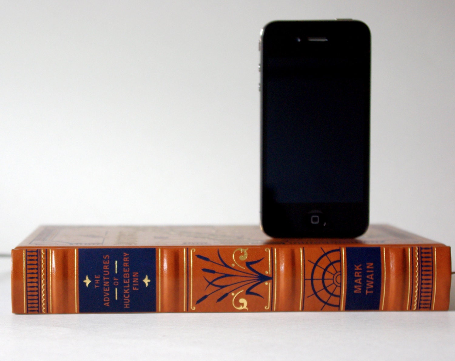 Twain's Huckleberry Finn booksi for iPhone and iPod
