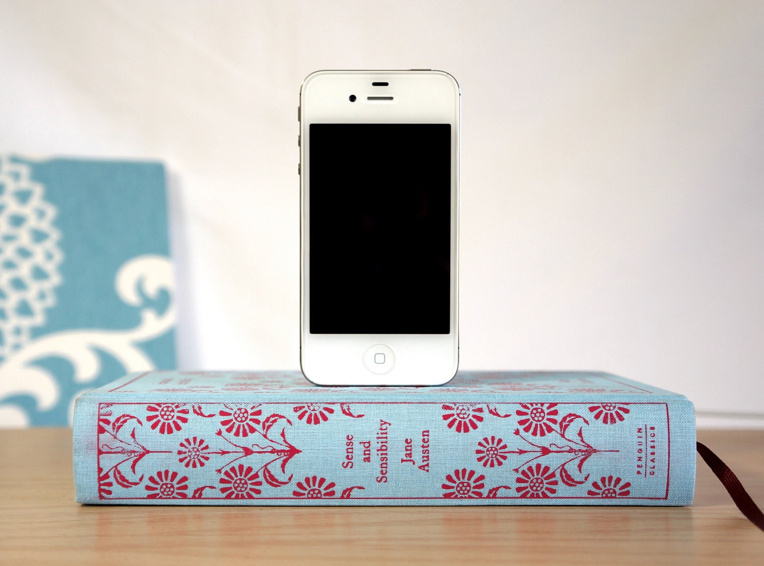 Jane Austen's Sense and Sensibility booksi iPhone and iPod -Cloth