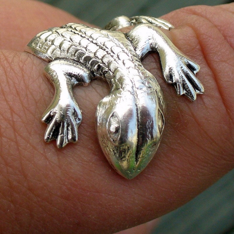Steampunk ring finger cuff CUTE lizard-GECKO ADJUSTABLE ring victorian goth wicca witch wizard