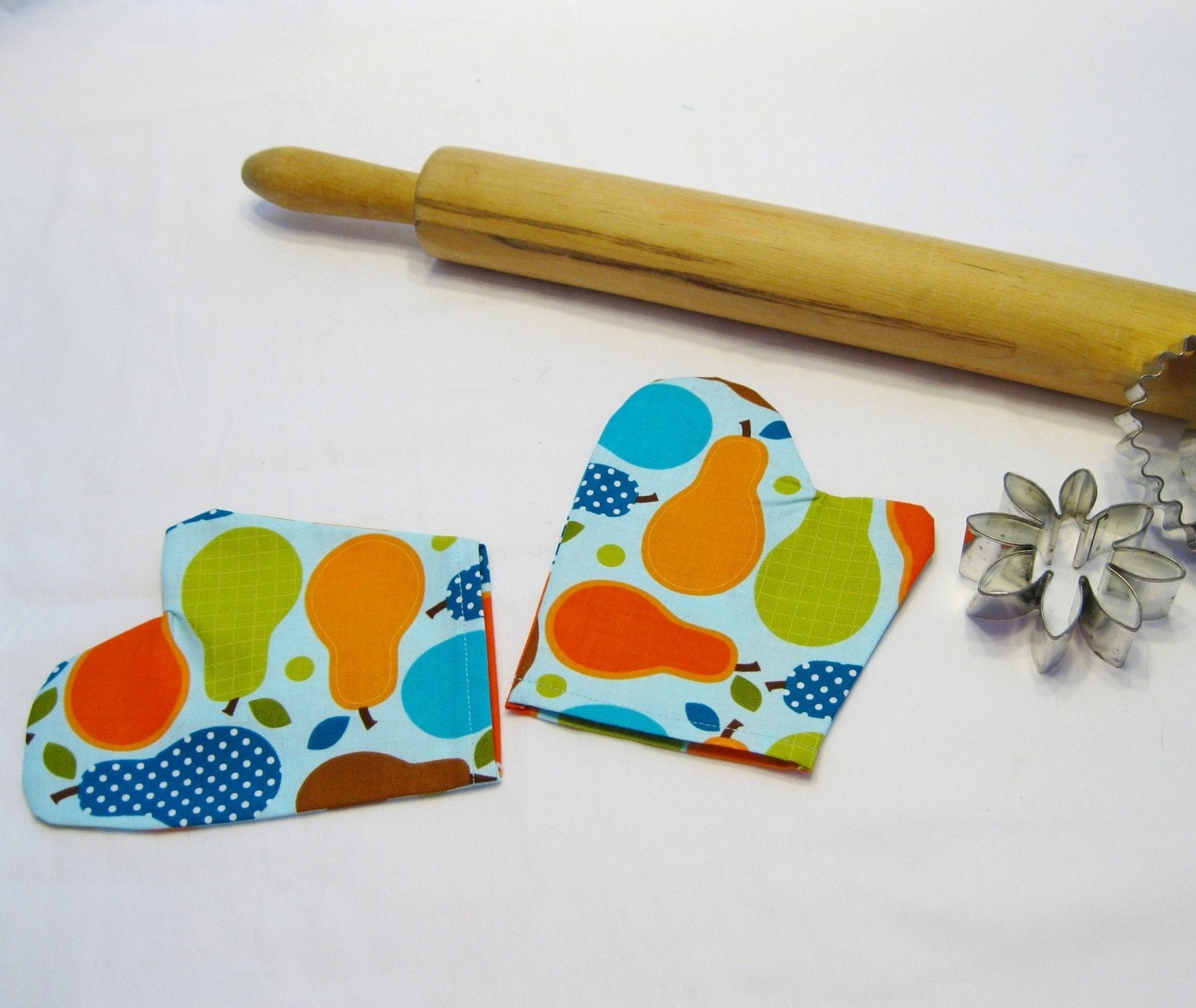 Perfectly Pears Child Toy Oven Mitts for pretend play