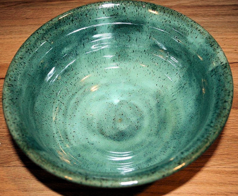 Amazing green pottery serving bowl, salad bowl, mashed potatoes, pasta, popcorn, vegetable bowl