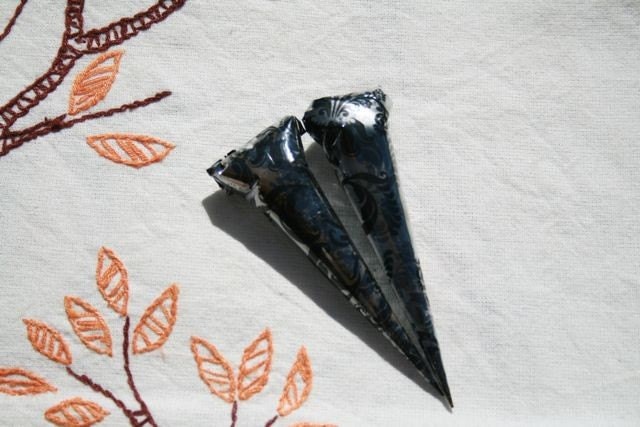 Henna Paste in cones, dark staining, fresh, comes with henna designs