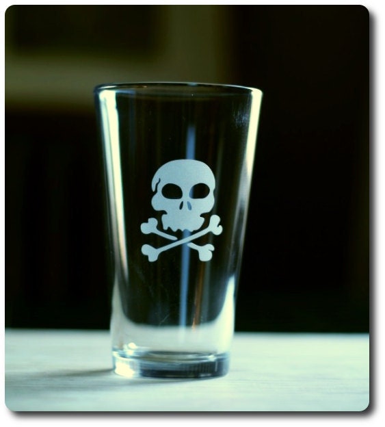 Skull Etched Beer Pint Glass (1 glass)
