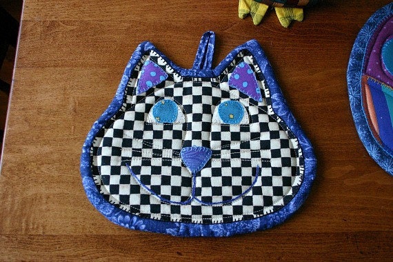 Happy Cat insulated casserole mat/hot pad - hand embroidered, hand appliqued quilt
