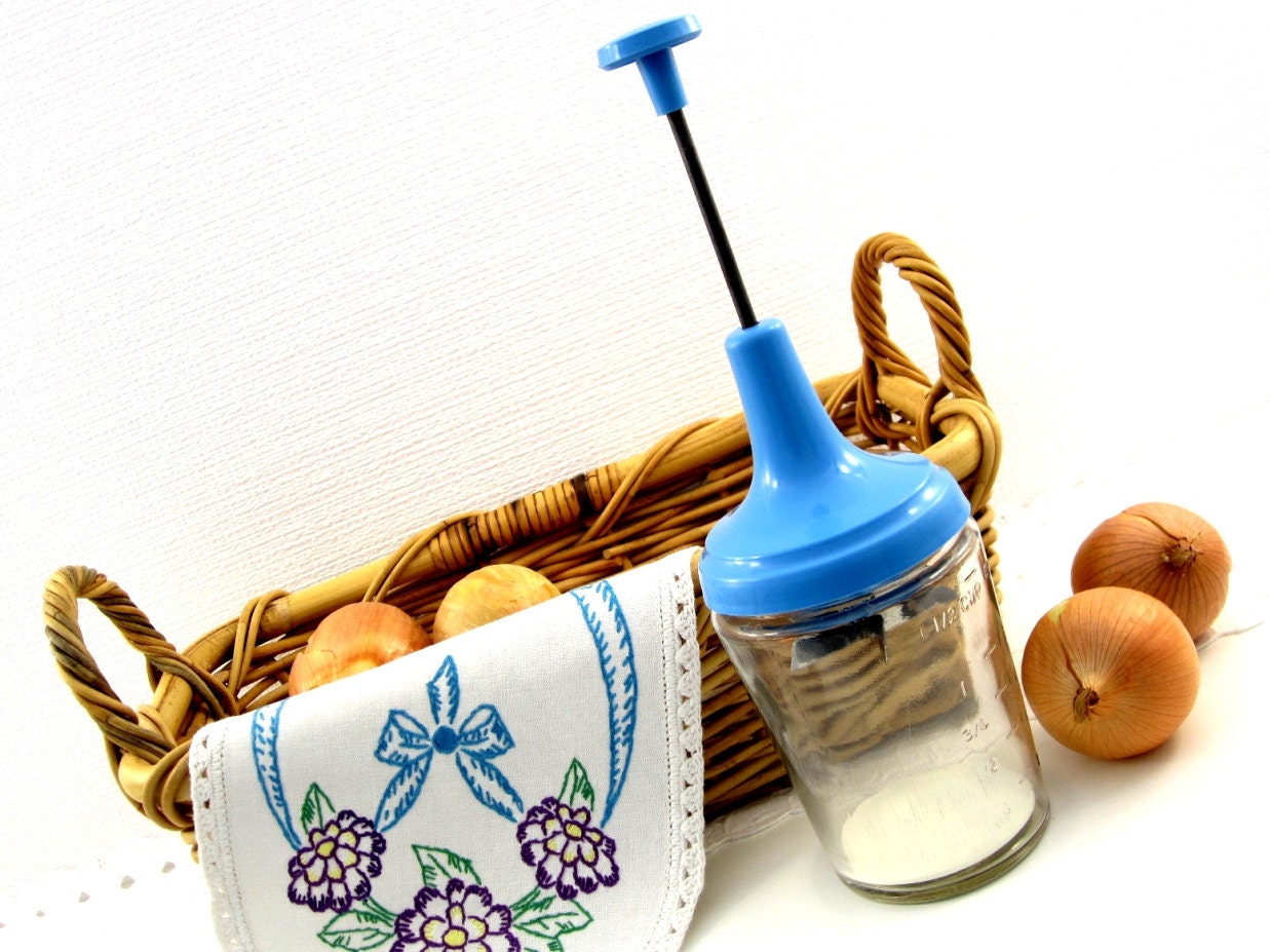 Vintage Acme Food Onion Chopper Kitchen Utensil Blue 1970