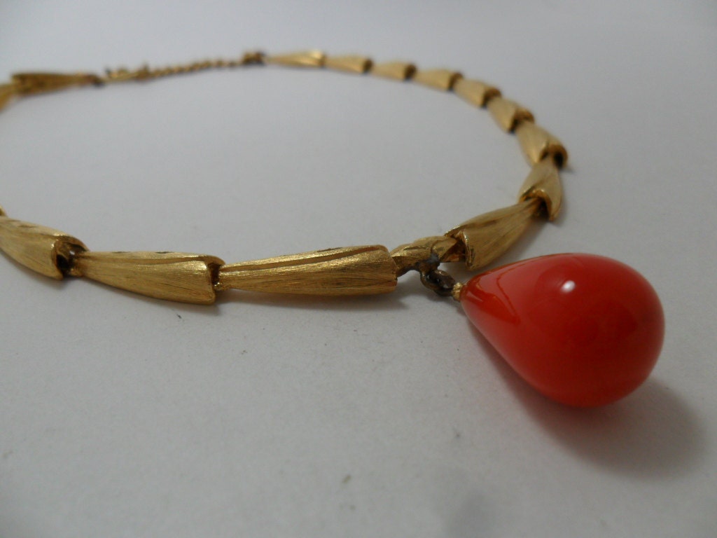 Vintage Necklace / Collar / Choker Gold Tone Metal Large Glass Orange Teardrop 1960s