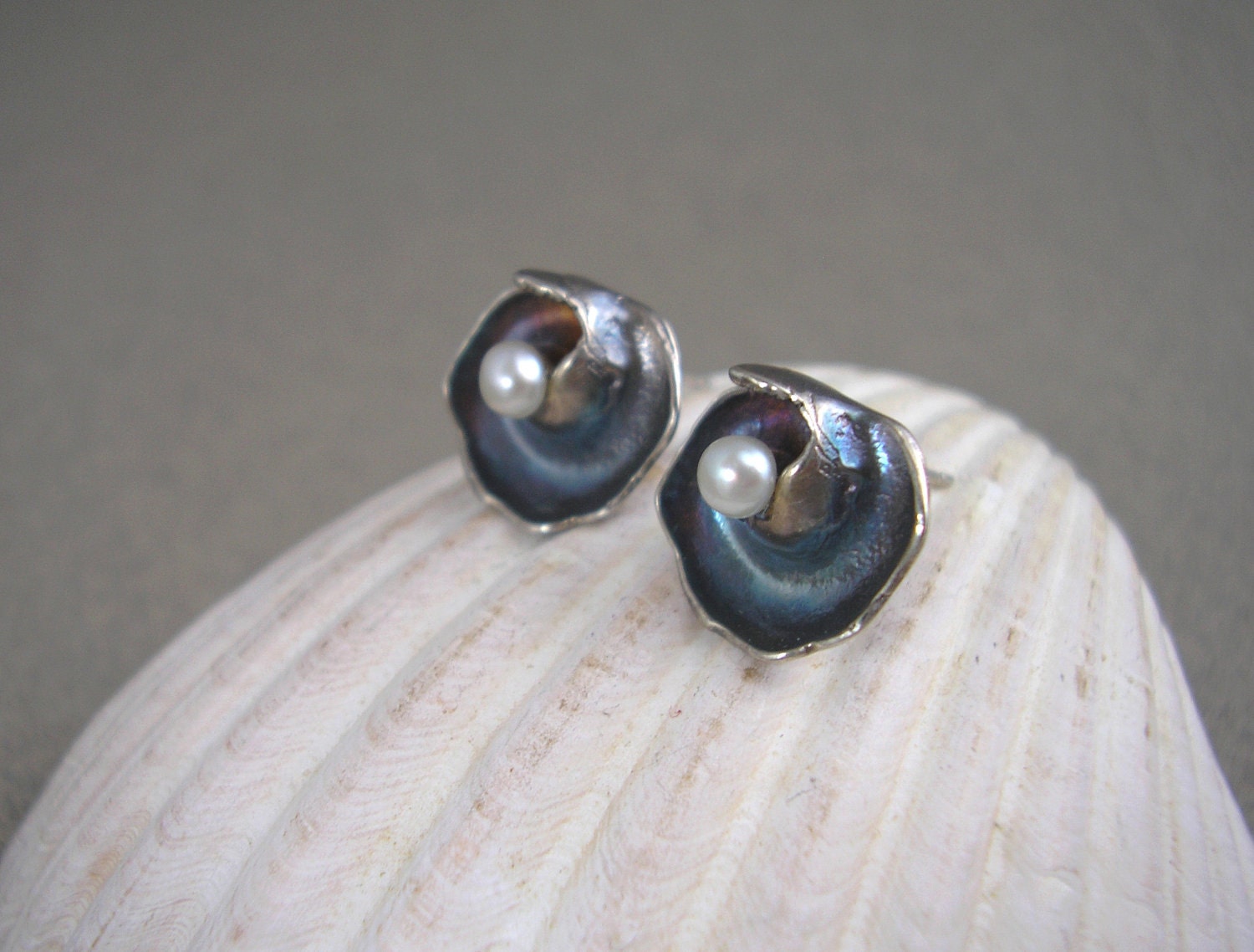 Seashell and Pearl Silver Earrings in Dark Gray-Blue Patina