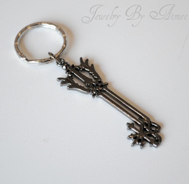 Items similar to Keyblade Keychain - Choose your keyblade ...