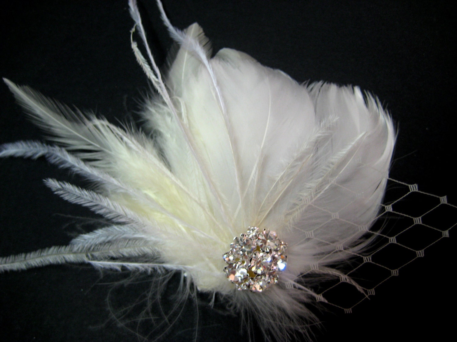 Wedding Bridal Ivory White Feather Rhinestone Jewel Veiling Head Piece Hair Clip Fascinator Accessory