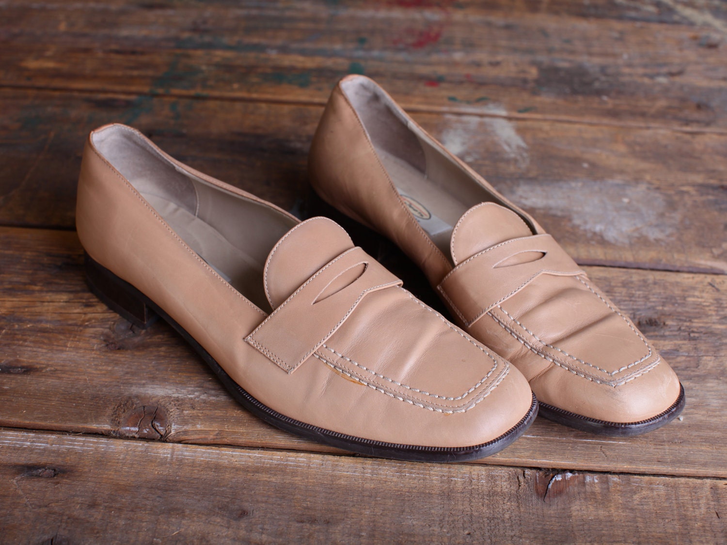 Vintage Size 8.5 Womens tan leather penny loafers