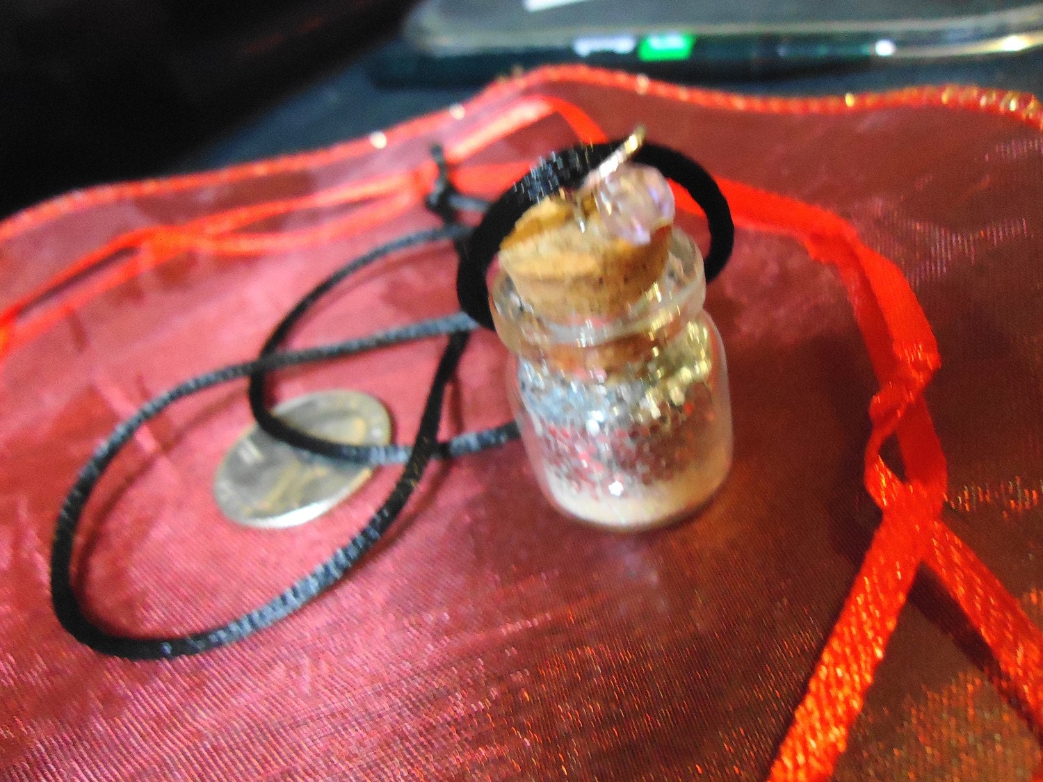 White diamonds vial pendant