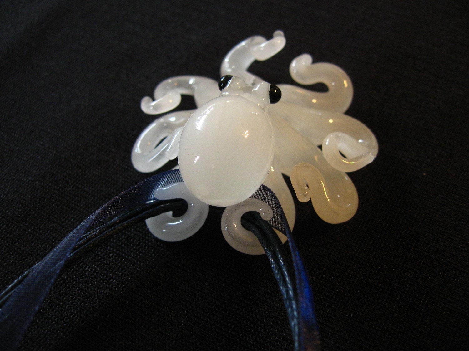 GLoW IN THE DaRK Octopus Pendant Aqua Blue