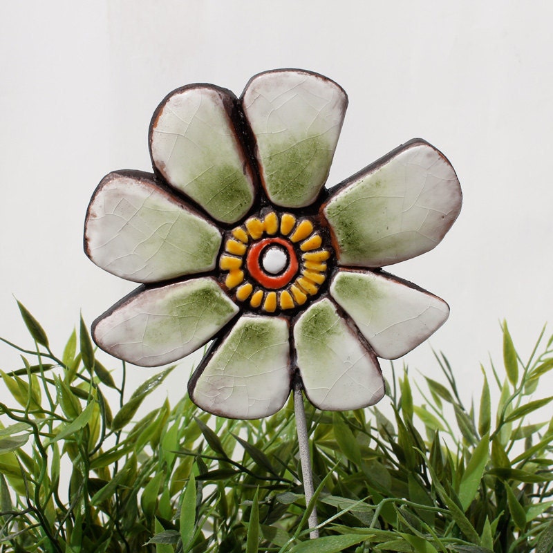 buttercup garden decor - garden sculpture - garden art - plant pot decoration - fun gift - white green
