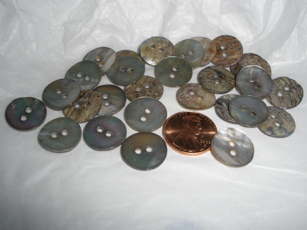 Cool Real Shell Buttons - 25 15mm 5/8" buttons & FREE Shipping size 24L Smokey MOP sewing jewelry 2 hole sew on