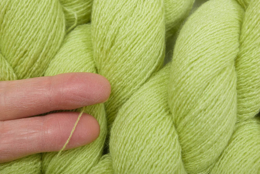 Recycled Pure Cashmere Yarn Reclaimed Cashmere Pistachio Lace Weight 400 Yards
