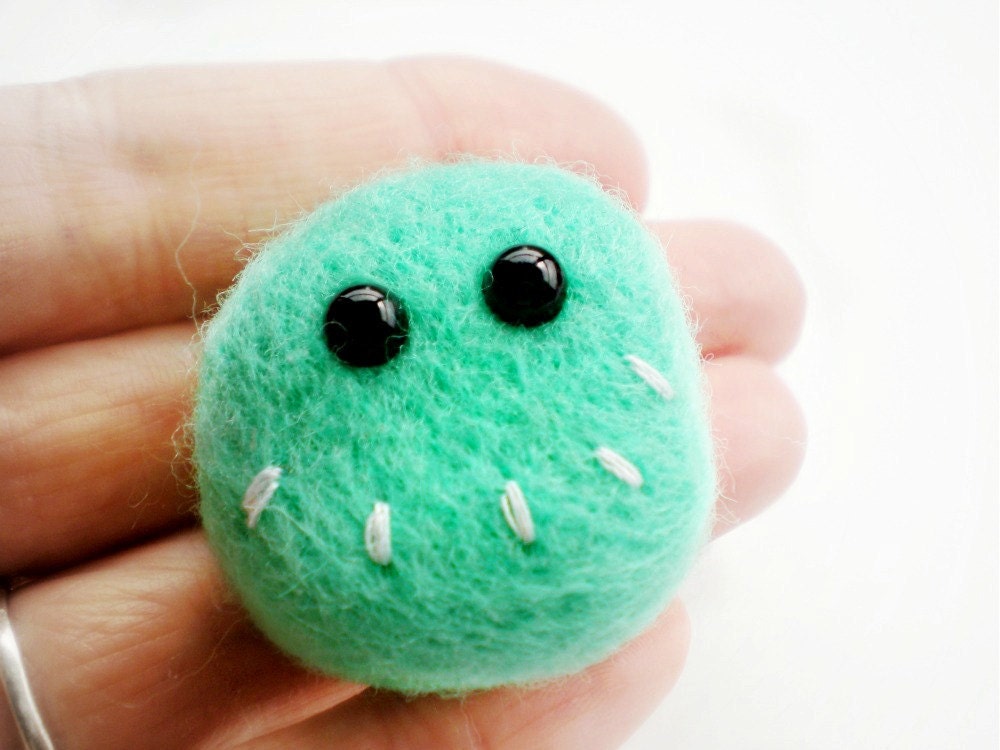Mint Green Felt Face Brooch - Needle Felted Pheeple Face Pin