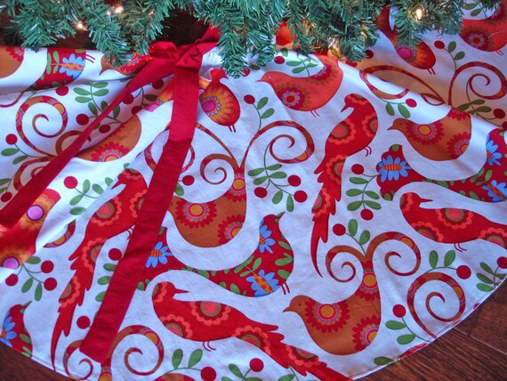 Birds Christmas Tree Skirt, Red White Tree Skirt, Festive Tree Skirt, "Pretty Birds" - KaysGeneralStore