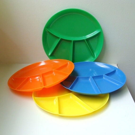 Vintage Mod Plastic Fondue Plates Divided by VintageModernAndMore