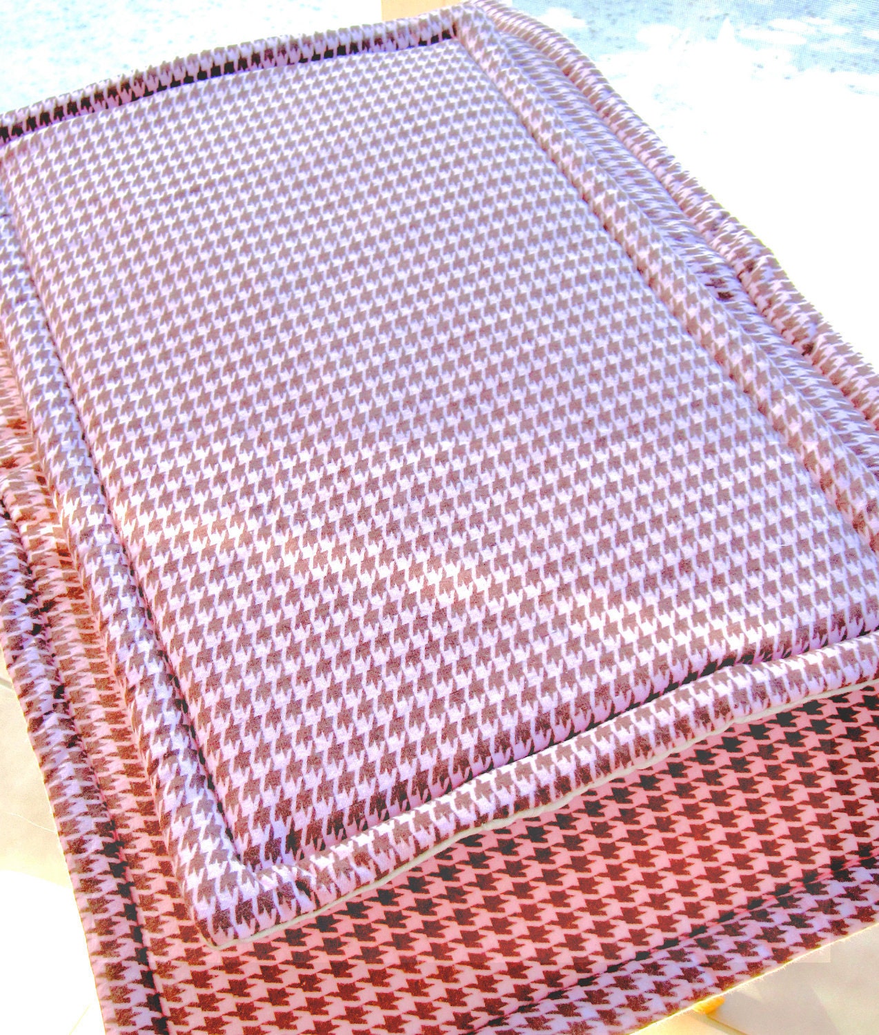 Pink Houndstooth Crate Mat -  XL (26 X 17)