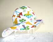 Reversible sunhat with colourful mushrooms. Vintage inspired for toddlers, 48 cm.