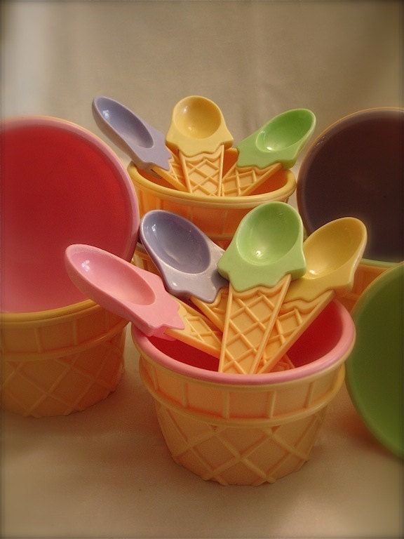 Vintage plastic ice cream cone dishes with spoons ,  ice cream condiment dishes, yogurt condiment dishes( 8 cones, 7 spoons)