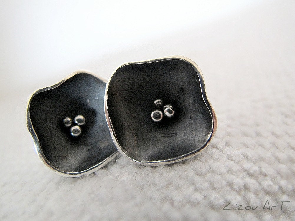 Stud earrings,sterling silver,oxidized,flower,black - Black flower