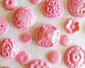 25 Edible Chocolate Buttons: Pink & Starlight White