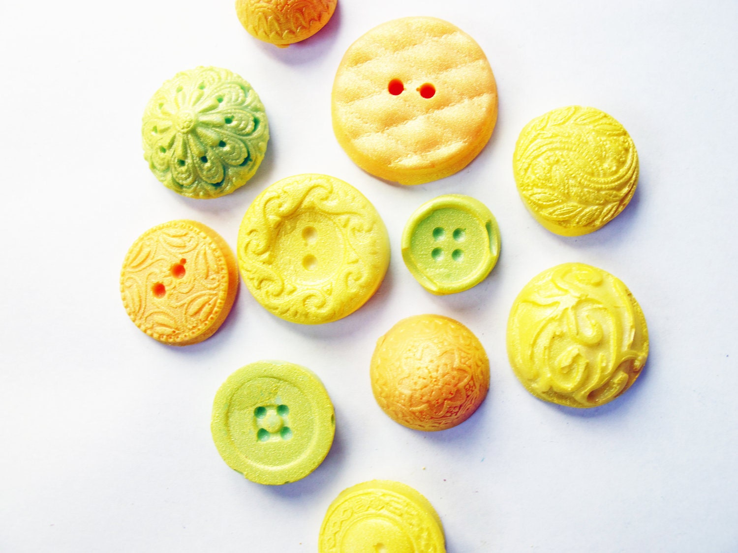 25 Edible Chocolate Buttons: California Dreaming