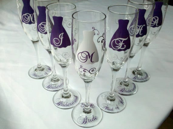 Bride and Bridesmaids champagne glasses, Personalized set of 7 wedding flutes