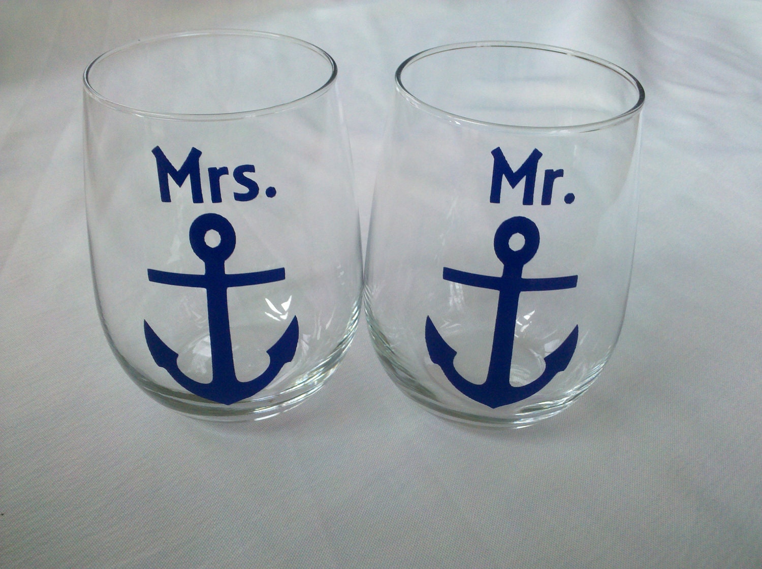 Mr. and Mrs. boat anchor stemless wine glasses, nautical themed wine glasses for bride and groom wedding, navy blue