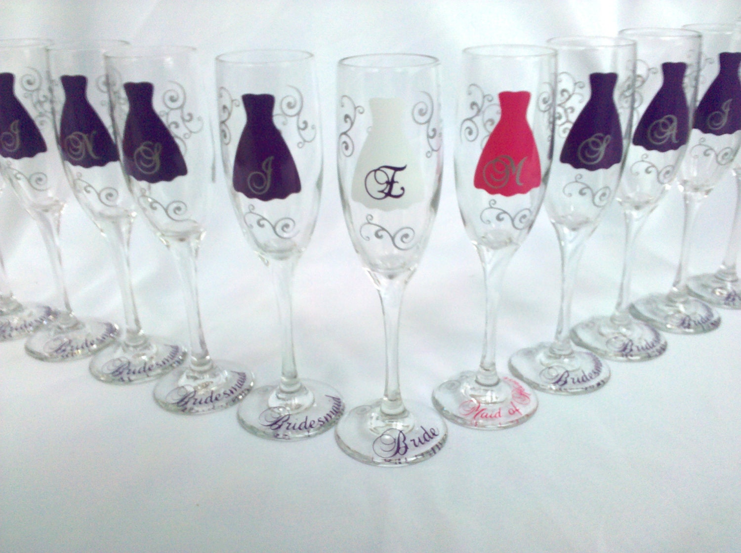 Bride and Bridesmaids champagne glasses, Personalized set of 7 wedding flutes
