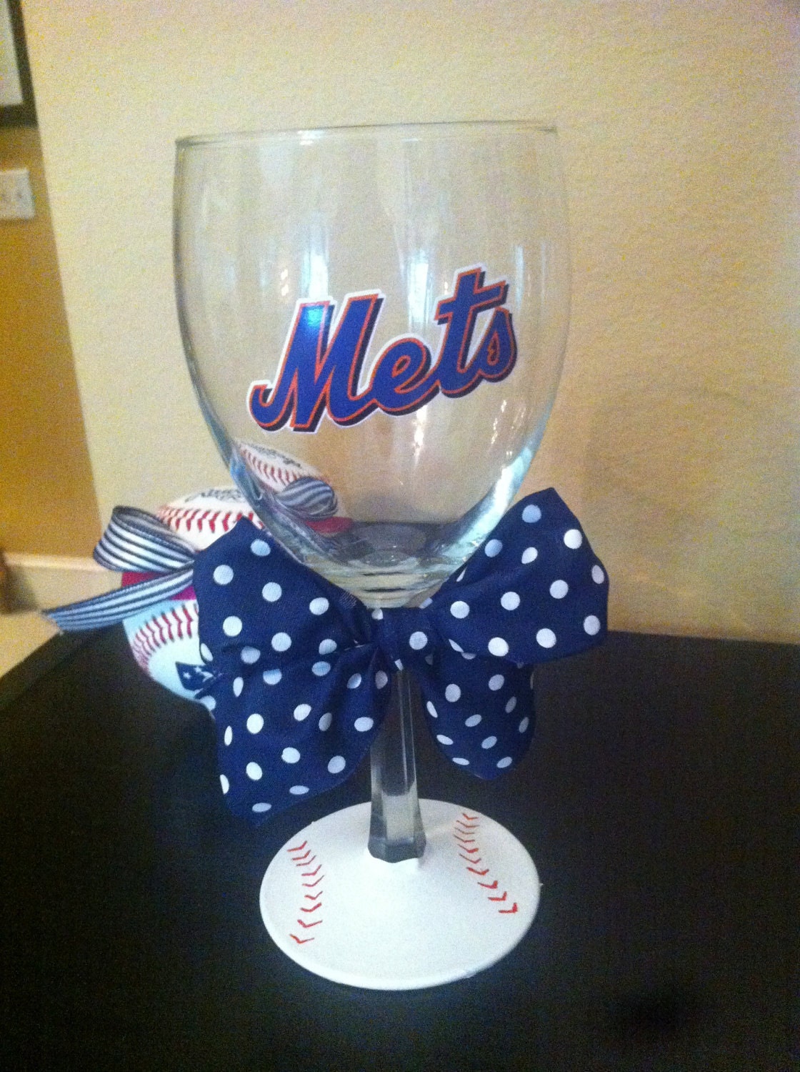METS WINE GLASS