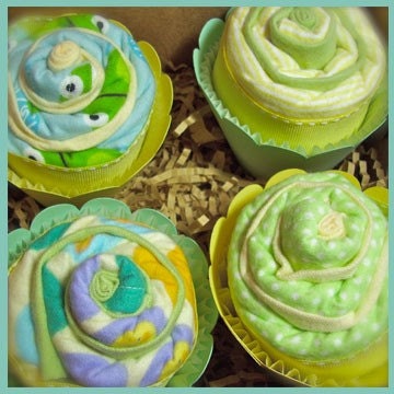 Burp Cloth Cupcake Gift Set, Unisex Gender Neutral Pastel Frogs