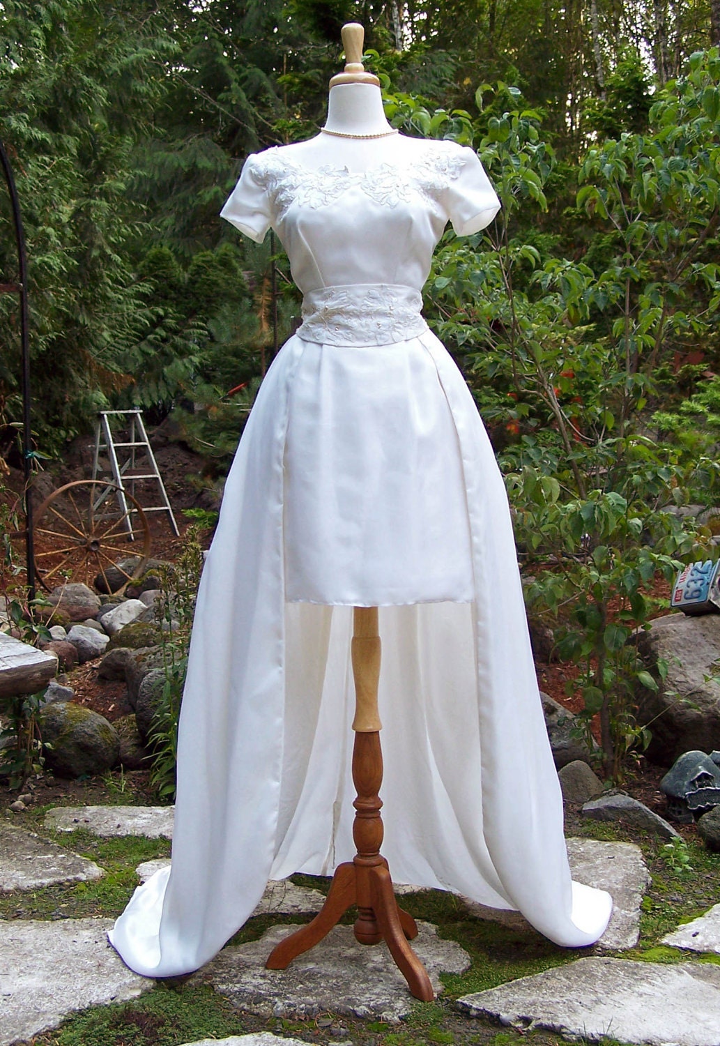 Country Cutie in this -Stunning Vintage 1960s  2 in 1 Wedding/Reception/Cocktail Dress