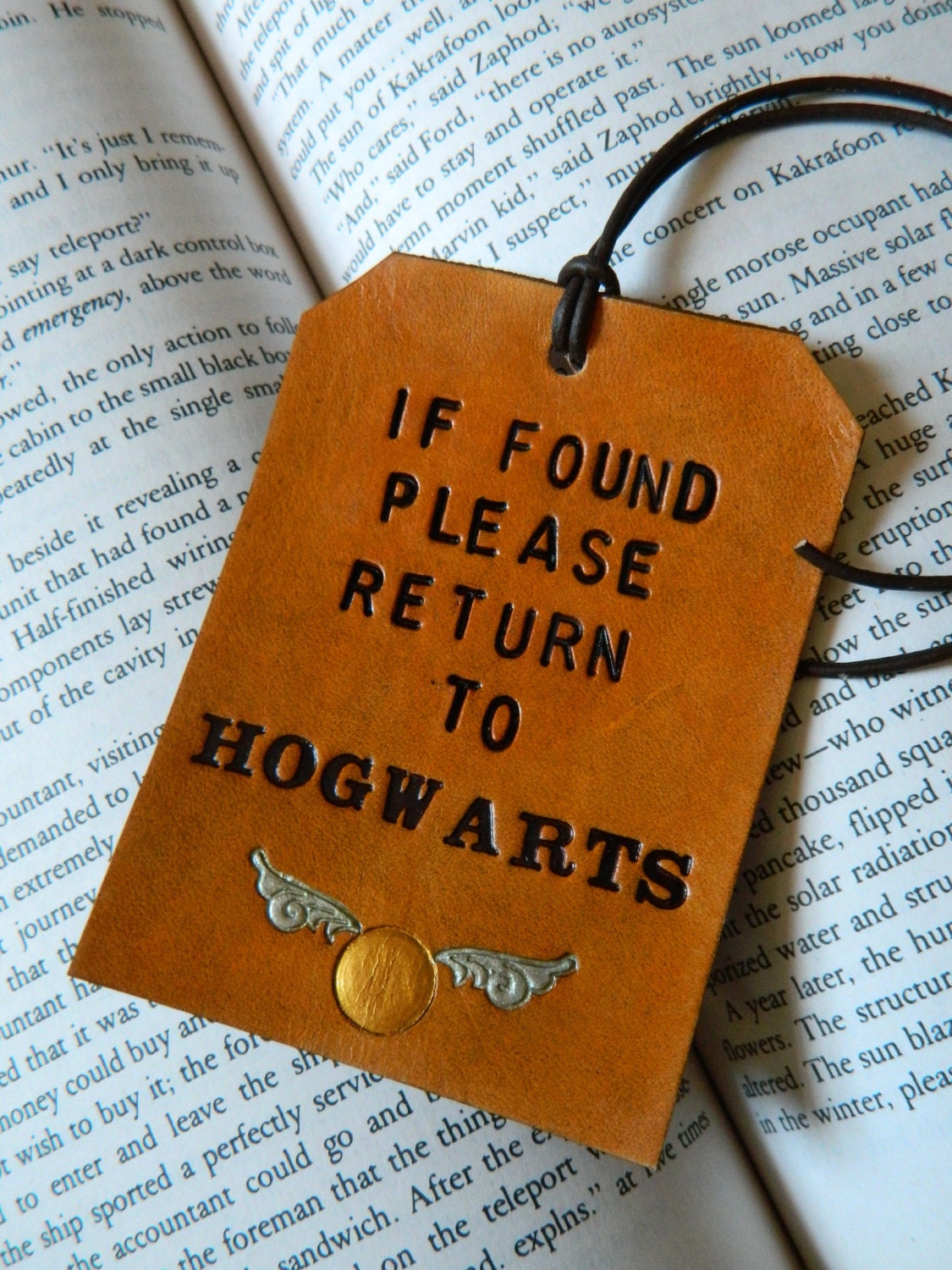 Leather Luggage Tag - Harry Potter - Please Return to Hogwarts - Golden Snitch Detail - J K Rowling