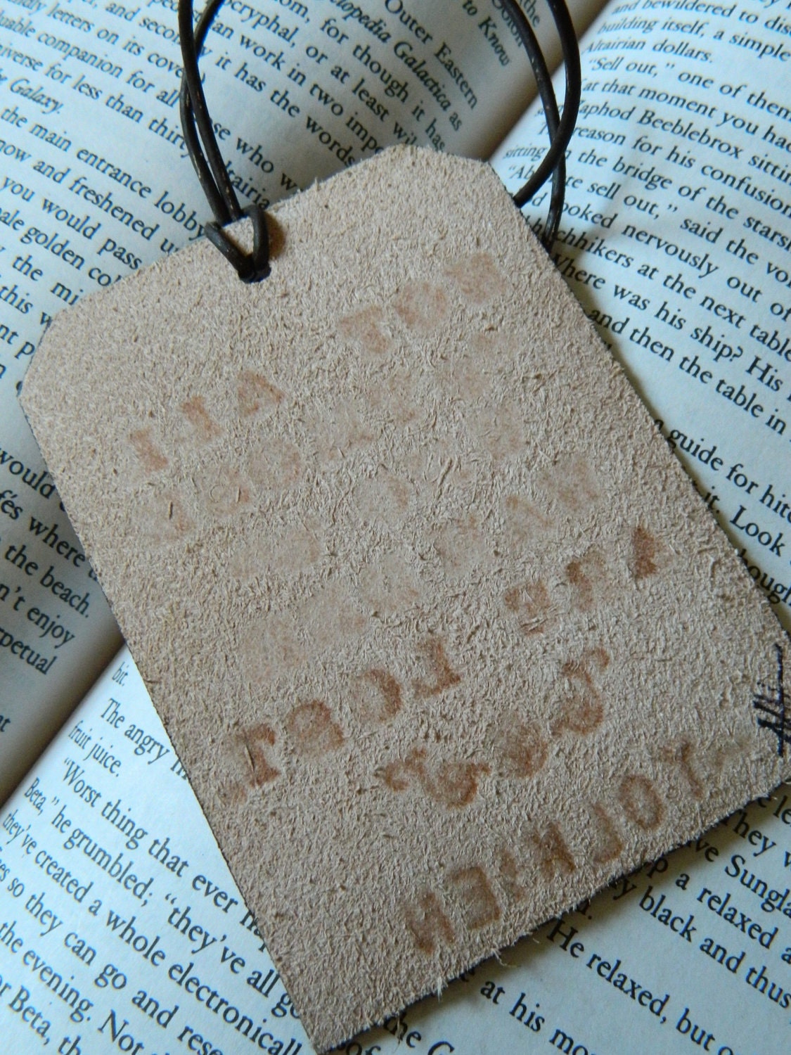 Leather Luggage Tag - Tolkien Quote - LOTR - Green Leaf Swirl Detail
