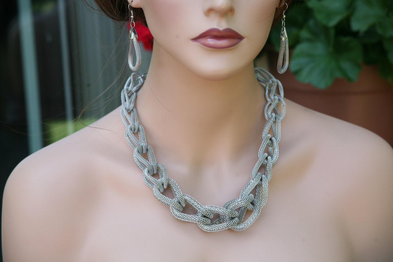 Mesh chunky chain necklace in silver finish with matching earrings