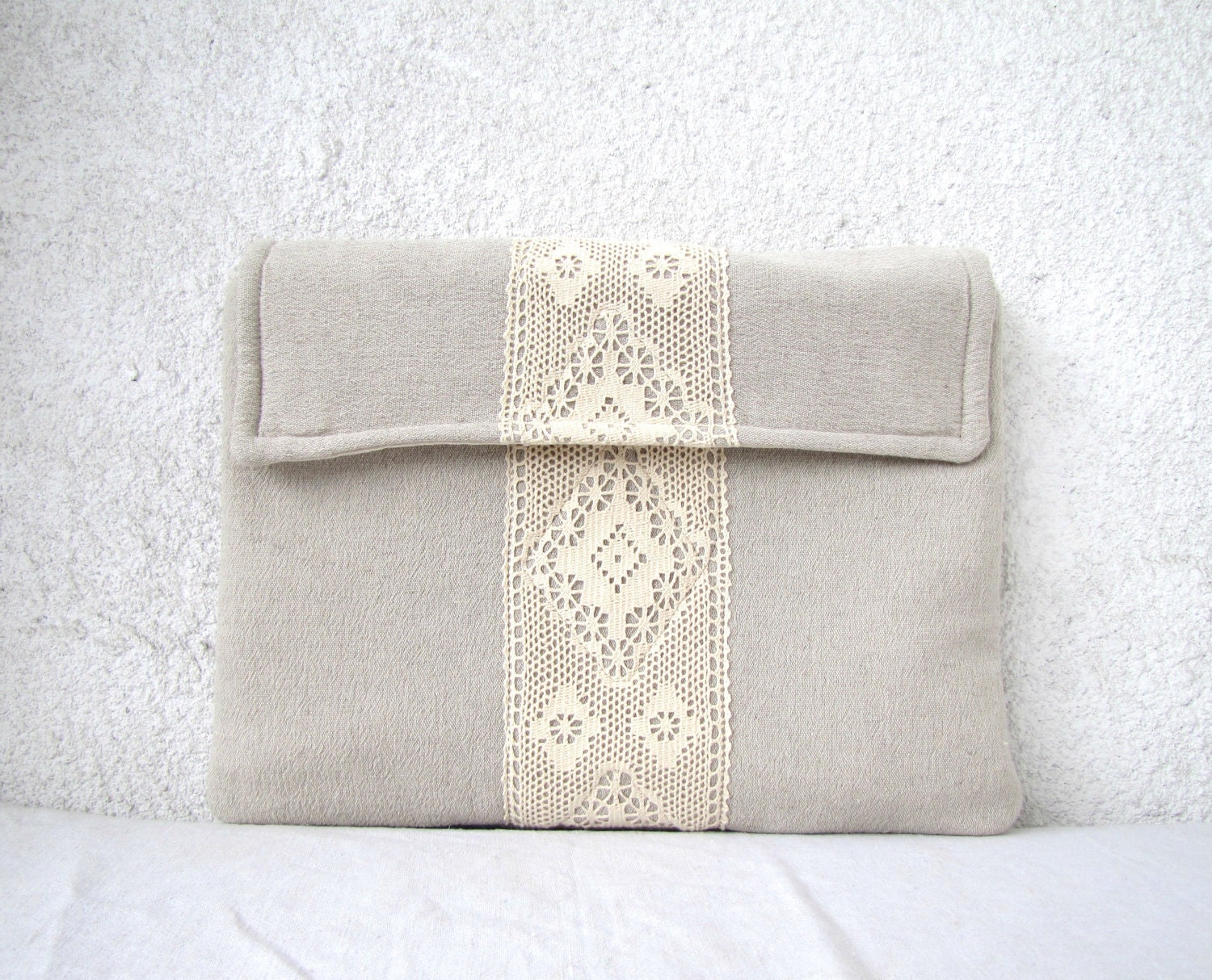 13'' MacBook Pro Sleeve in Natural  Linen and Lace with flap