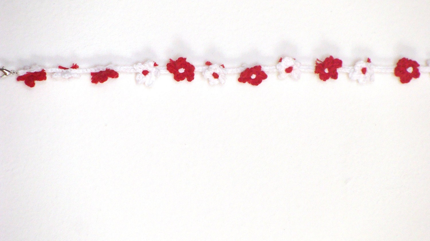 Crochet  flowers bracelet snow white and red, lariat wrap bracelet